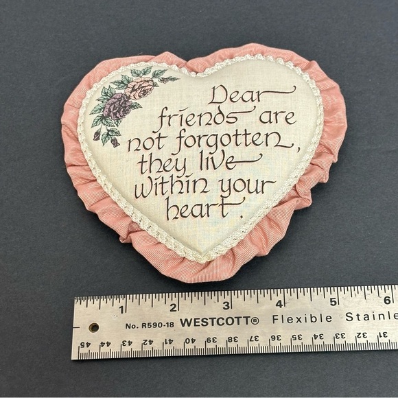 Heart Shape Friends Quote Ruffle Calligraphy Heart Decor 6 in X 6 in Vintage - Picture 8 of 12